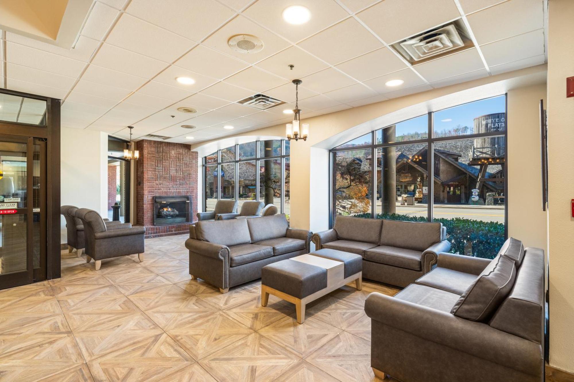 Black Bear Inn & Suites Gatlinburg Exterior photo