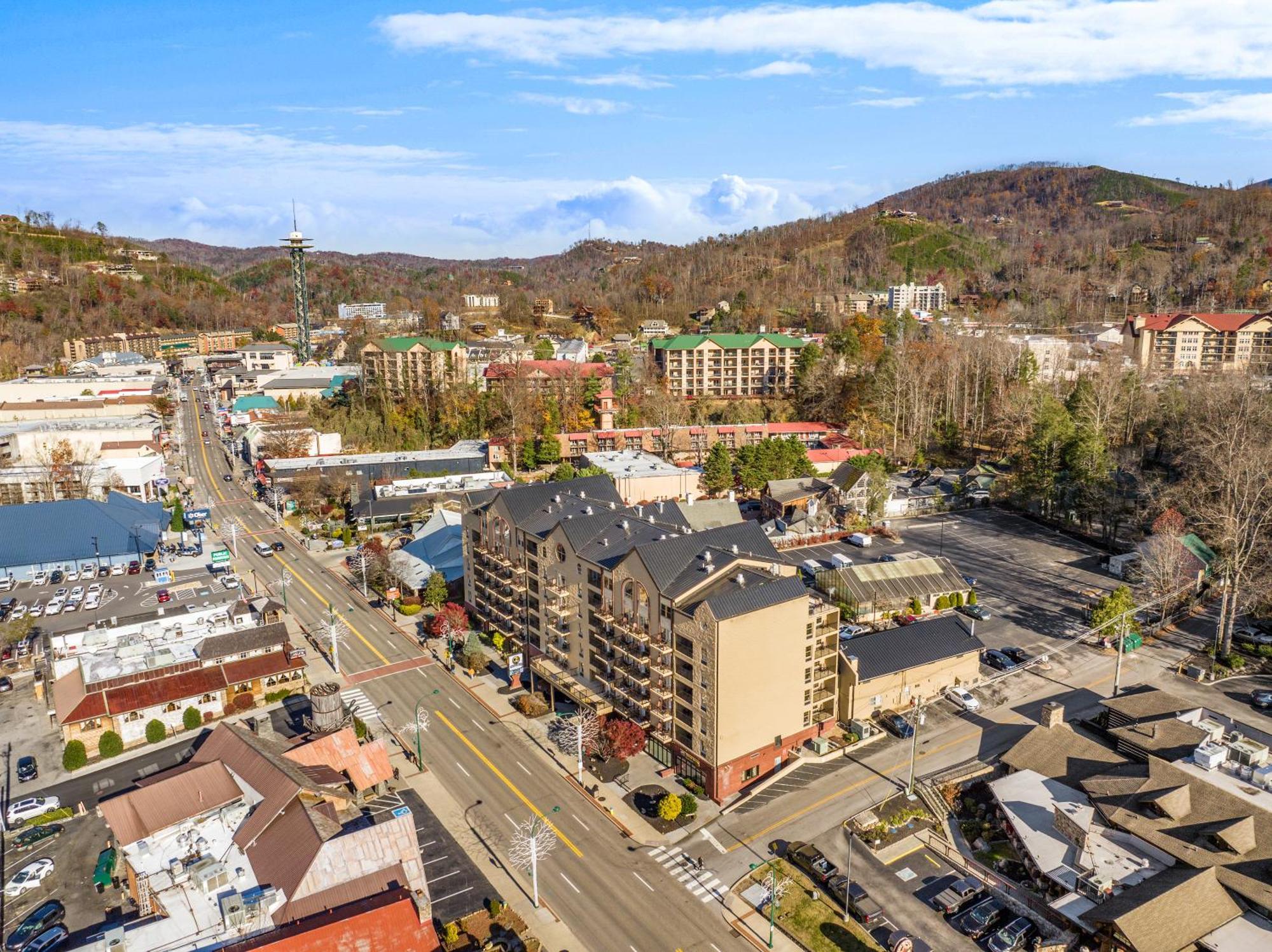 Black Bear Inn & Suites Gatlinburg Exterior photo